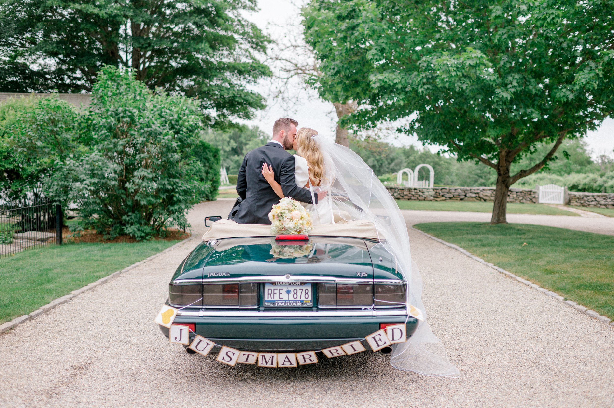 wedding couple vintage car