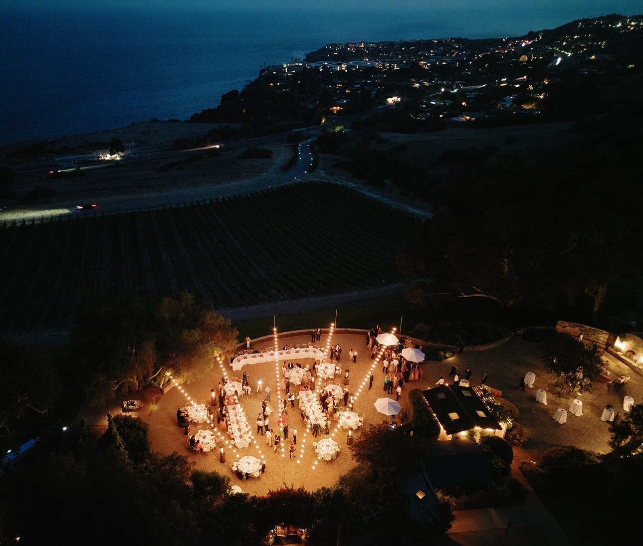 Dreamy view at dusk!🤍 We have a few dates on the calendar available for 2024 bookings. Reach out to book a tour.

Gallery | Riley + Ryan🔗in bio
Photography | @gregoryross
Designer | @nicolealexandraweddings

#catalinaviewgardens #oceanviewwedding #