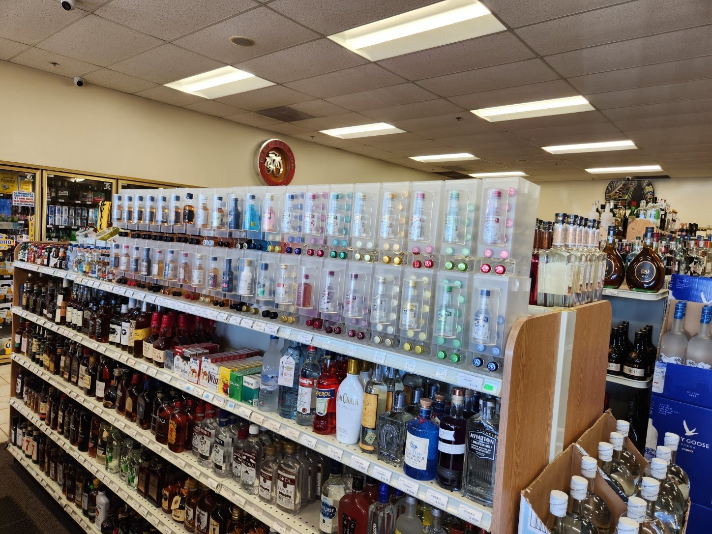 Commercial retail display for 50mL mini liquor bottle