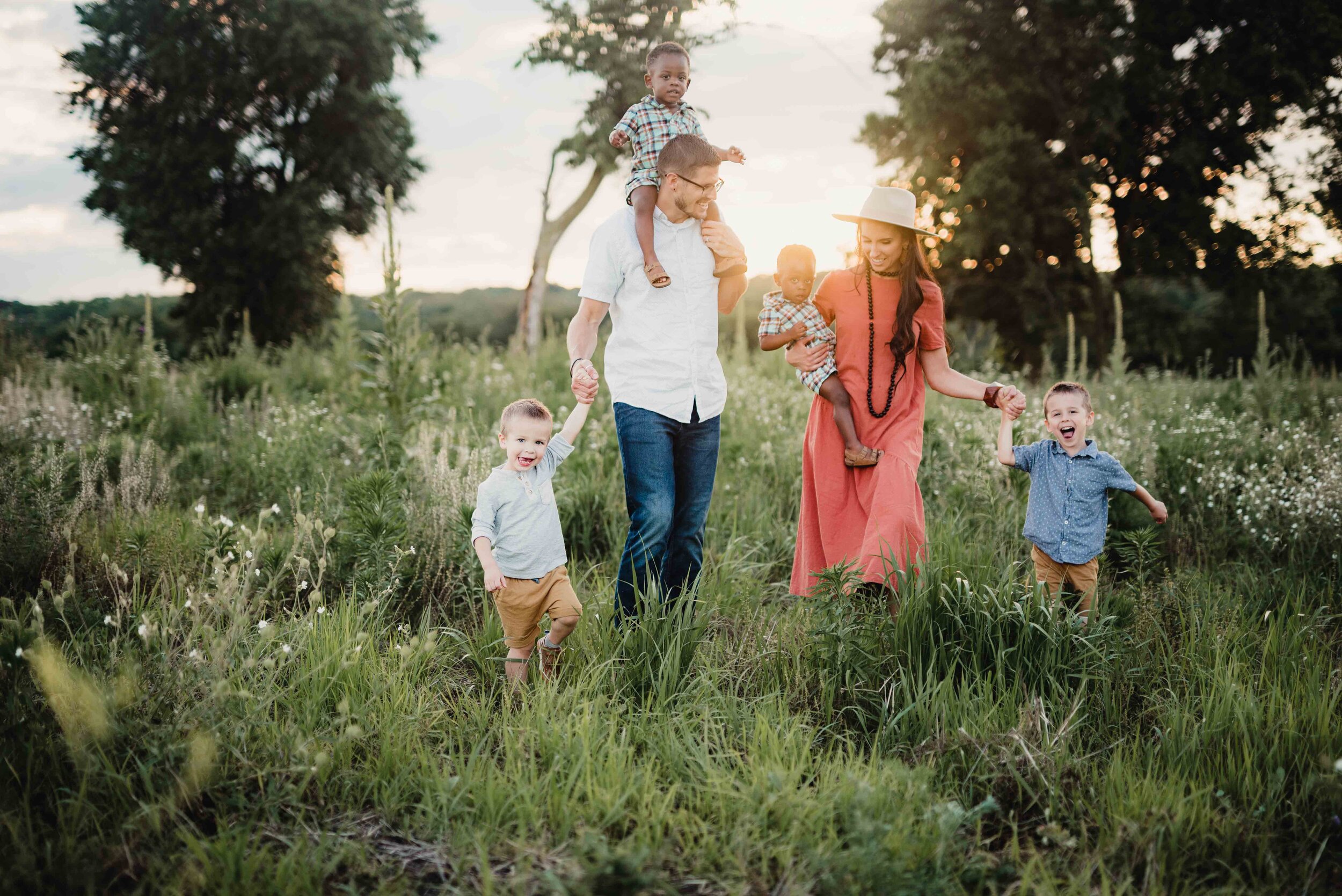 What I love about this family’s outfits is the mom’s dress has a gorgeous pattern that draws in colors from her daughter’s dresses. The daughters are in different complimenting dresses and dad is in the perfect light blue button down shirt to tie it…