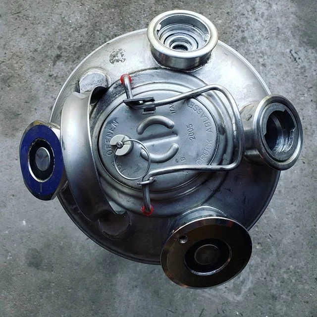 Swapped out these European fittings for American ones!  LETS GOOOO! .
.
.
.
.
.
.
#beer #beerme #beerlinesofchicago #chicago #service #clean #lines #america #europe #stainlesssteel #keg #lets #go