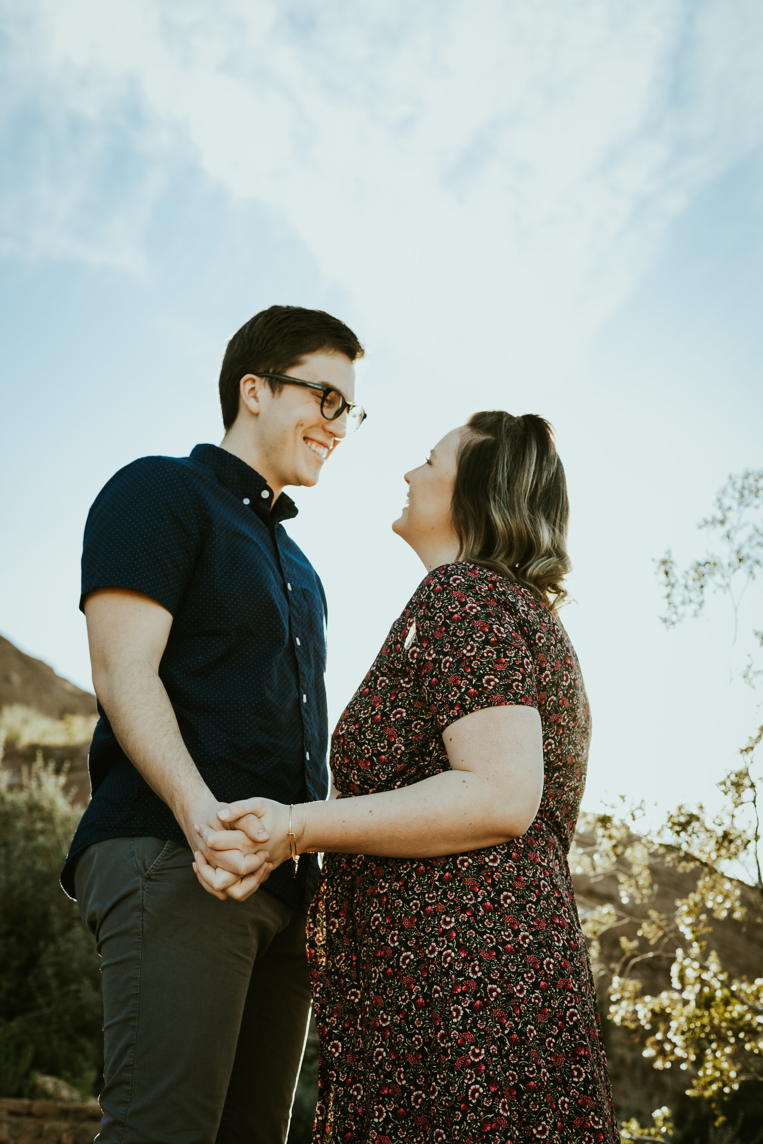 Papago Park Phoenix Arizona Couple Session Engagement photo outfit ideas couples posin inspo desert sunset shoot-11.jpg