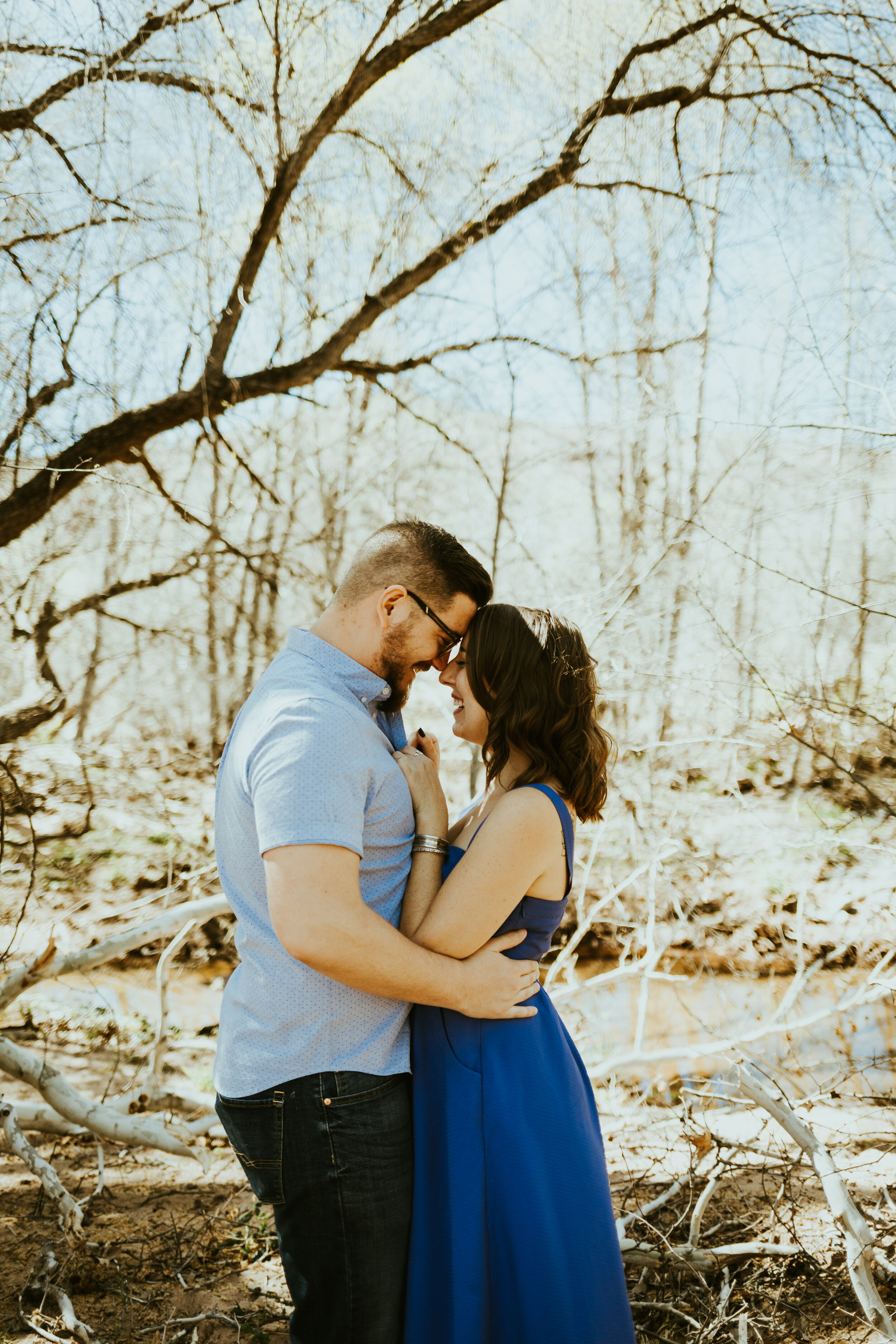 red rock crossing sedona arizona cathedral rock crescent moon ranch couple photos engagement photo outfit inspiration couple posing ideas midday photos-2.jpg