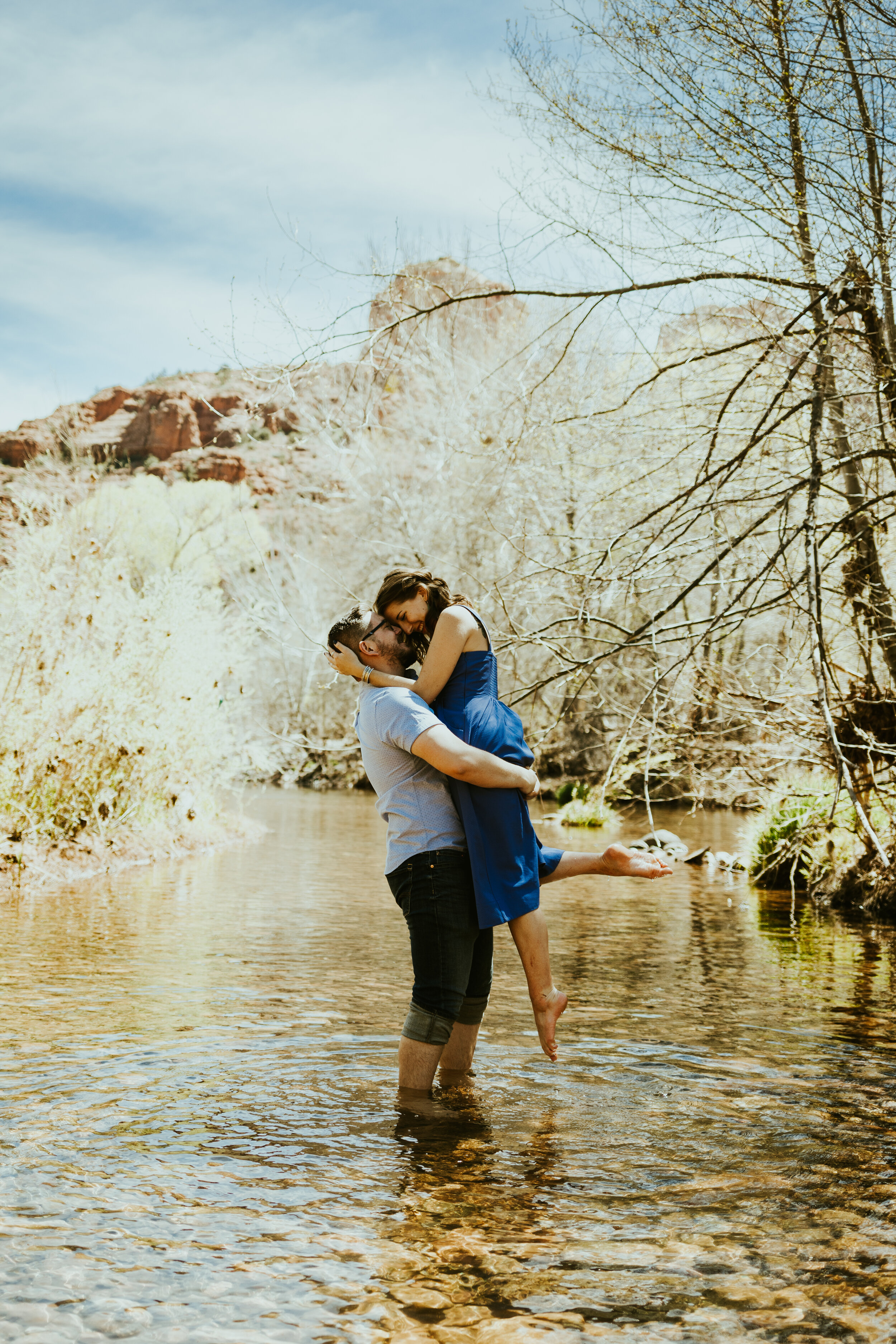 red rock crossing sedona arizona cathedral rock crescent moon ranch couple photos engagement photo outfit inspiration couple posing ideas midday photos-27.jpg