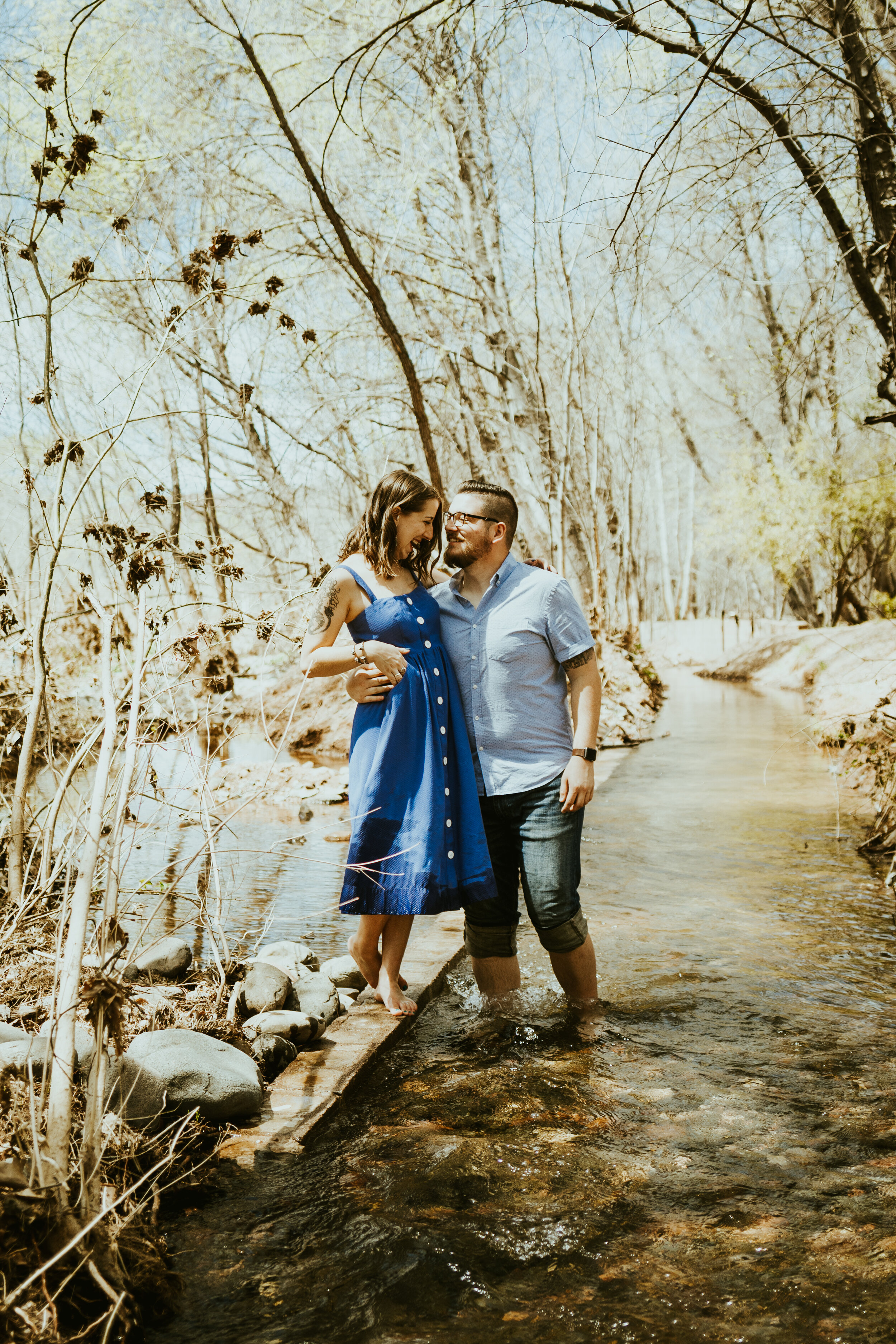 red rock crossing sedona arizona cathedral rock crescent moon ranch couple photos engagement photo outfit inspiration couple posing ideas midday photos-34.jpg