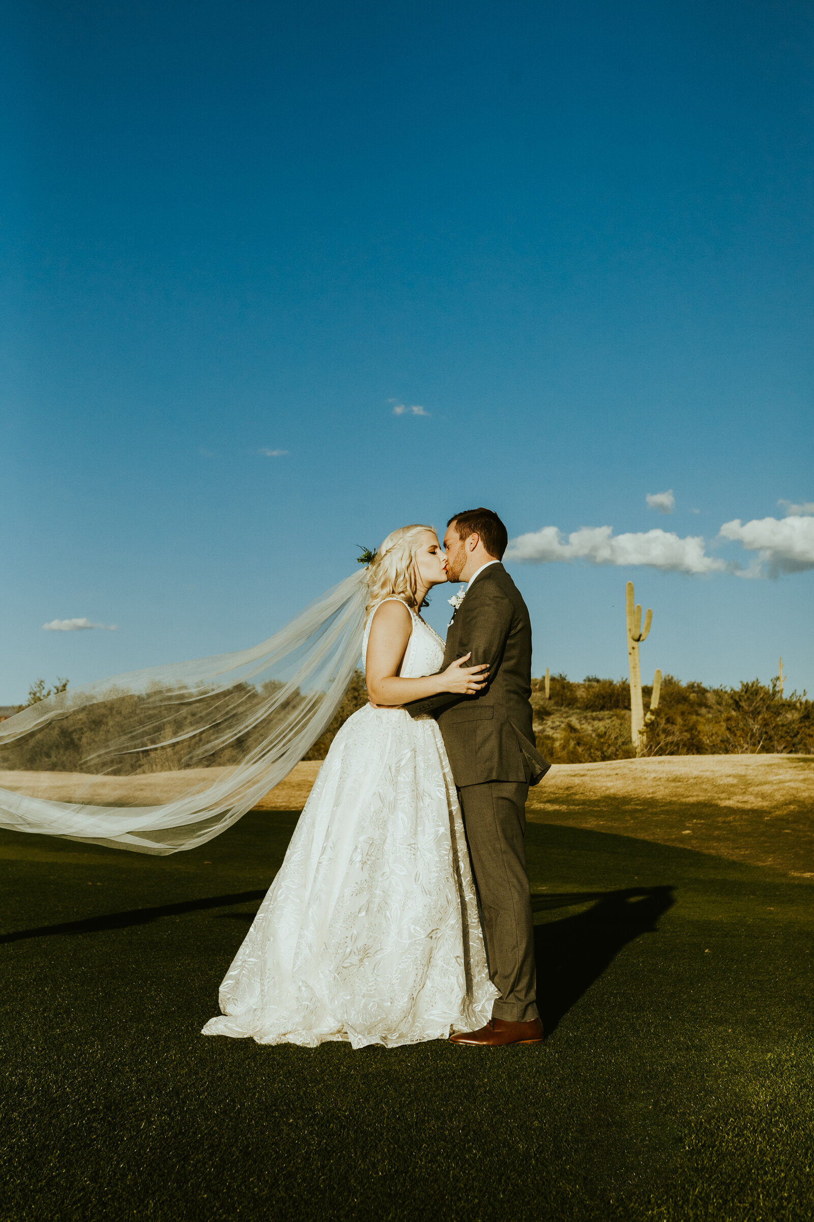 anthem country club and golf resort anthem arizona wedding bride and groom photo wedding veil brilliant bridal-1.jpg