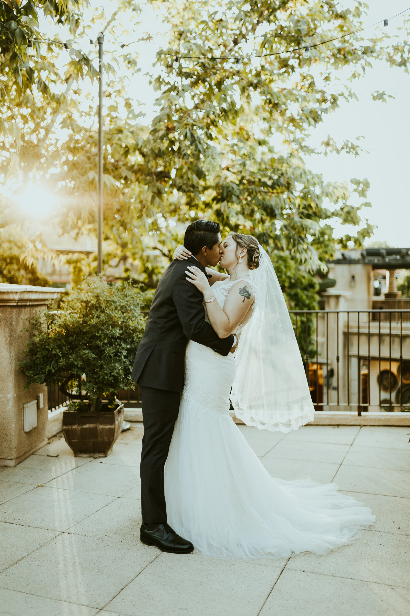 tlaquepaque sedona arizona romantic wedding bride and groom photos-1-2.jpg