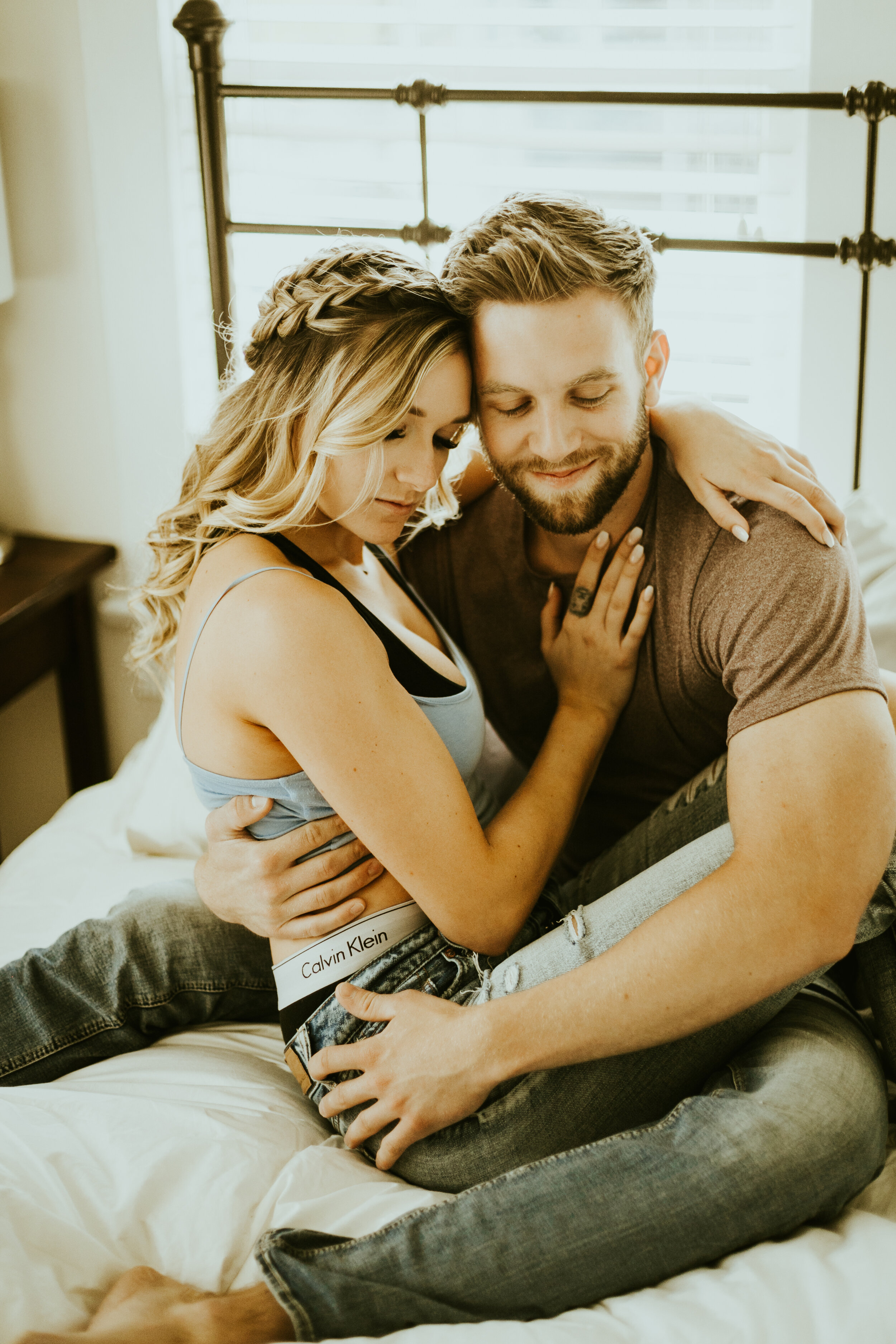 prescott arizona in home couple photo session in home engagement outfit ideas couples posing inspo intimate engagement photos-23.jpg