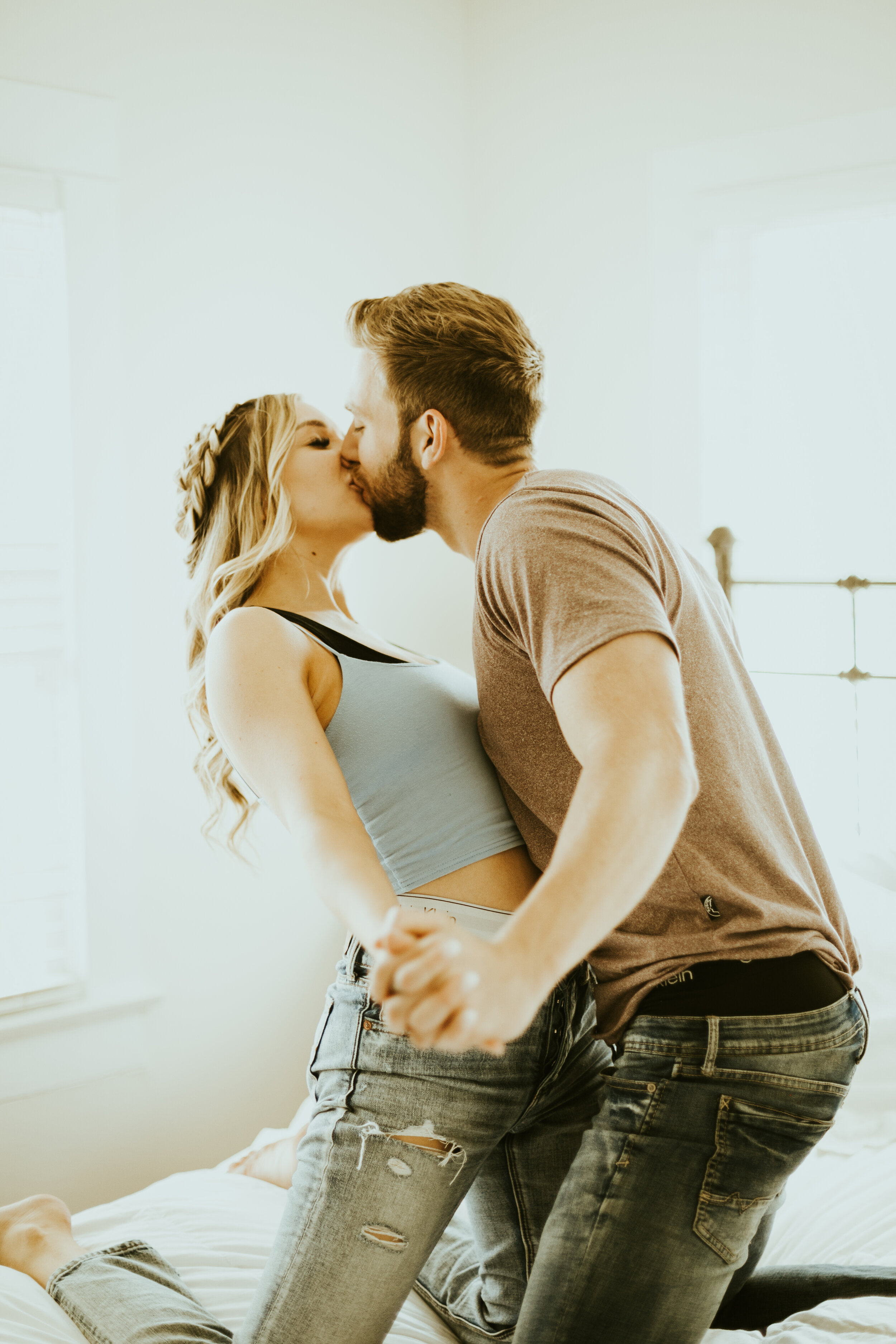 prescott arizona in home couple photo session in home engagement outfit ideas couples posing inspo intimate engagement photos-27.jpg