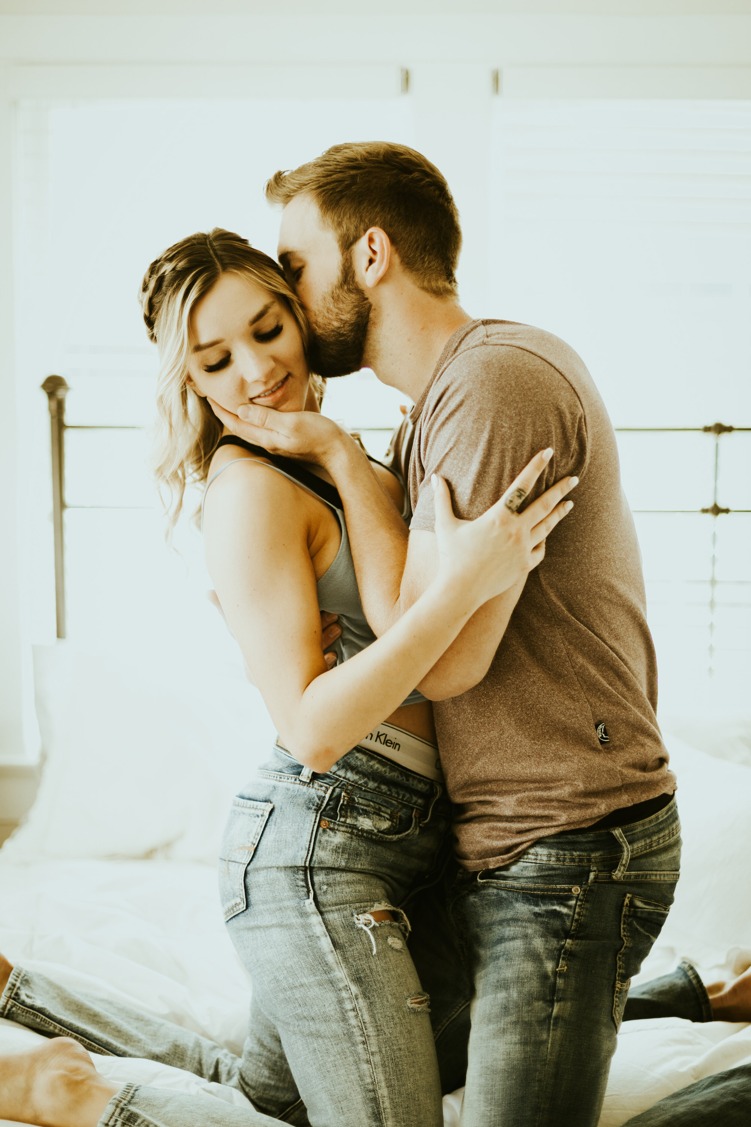 prescott arizona in home couple photo session in home engagement outfit ideas couples posing inspo intimate engagement photos-31.jpg
