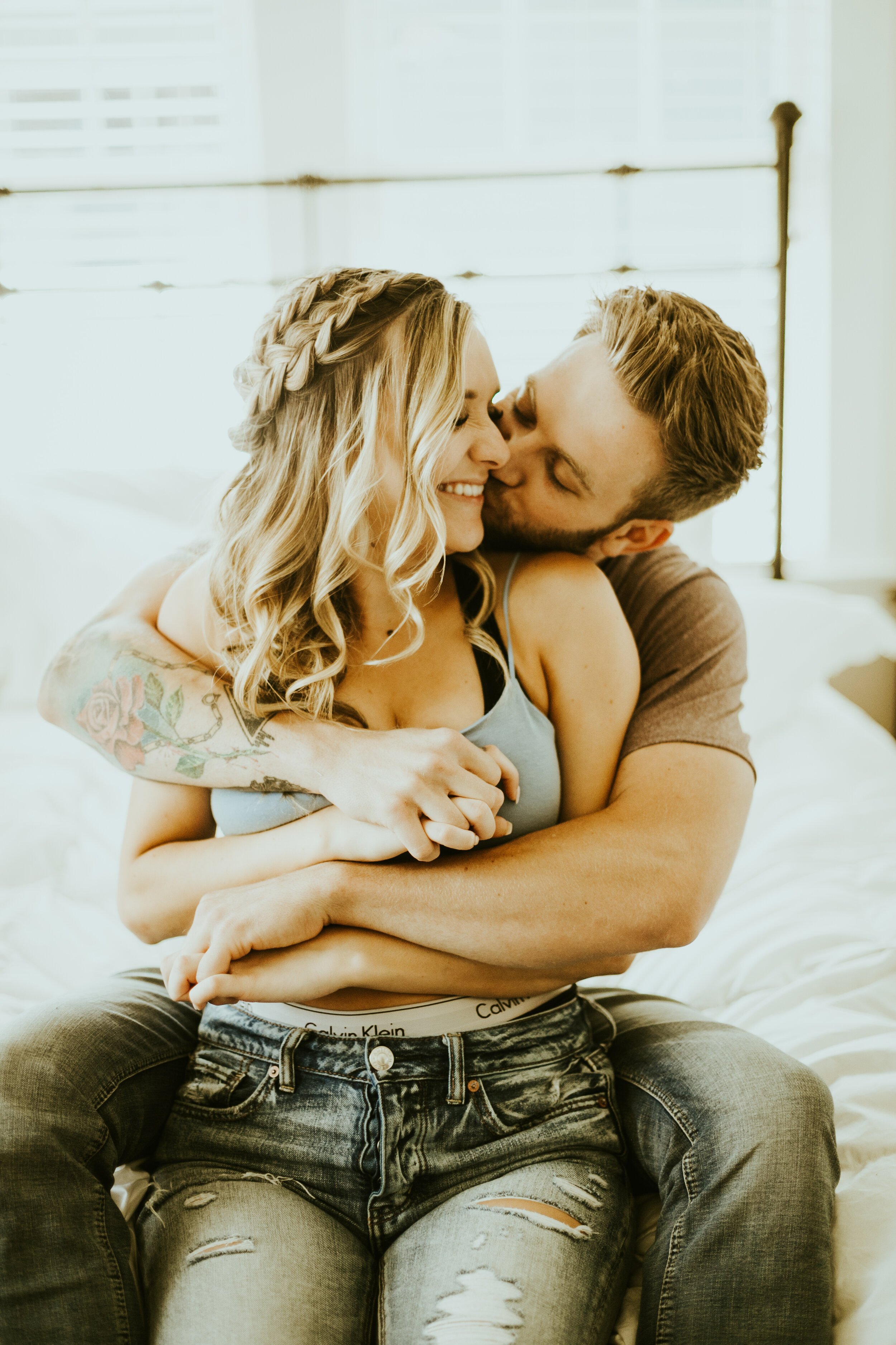 prescott arizona in home couple photo session in home engagement outfit ideas couples posing inspo intimate engagement photos-32.jpg