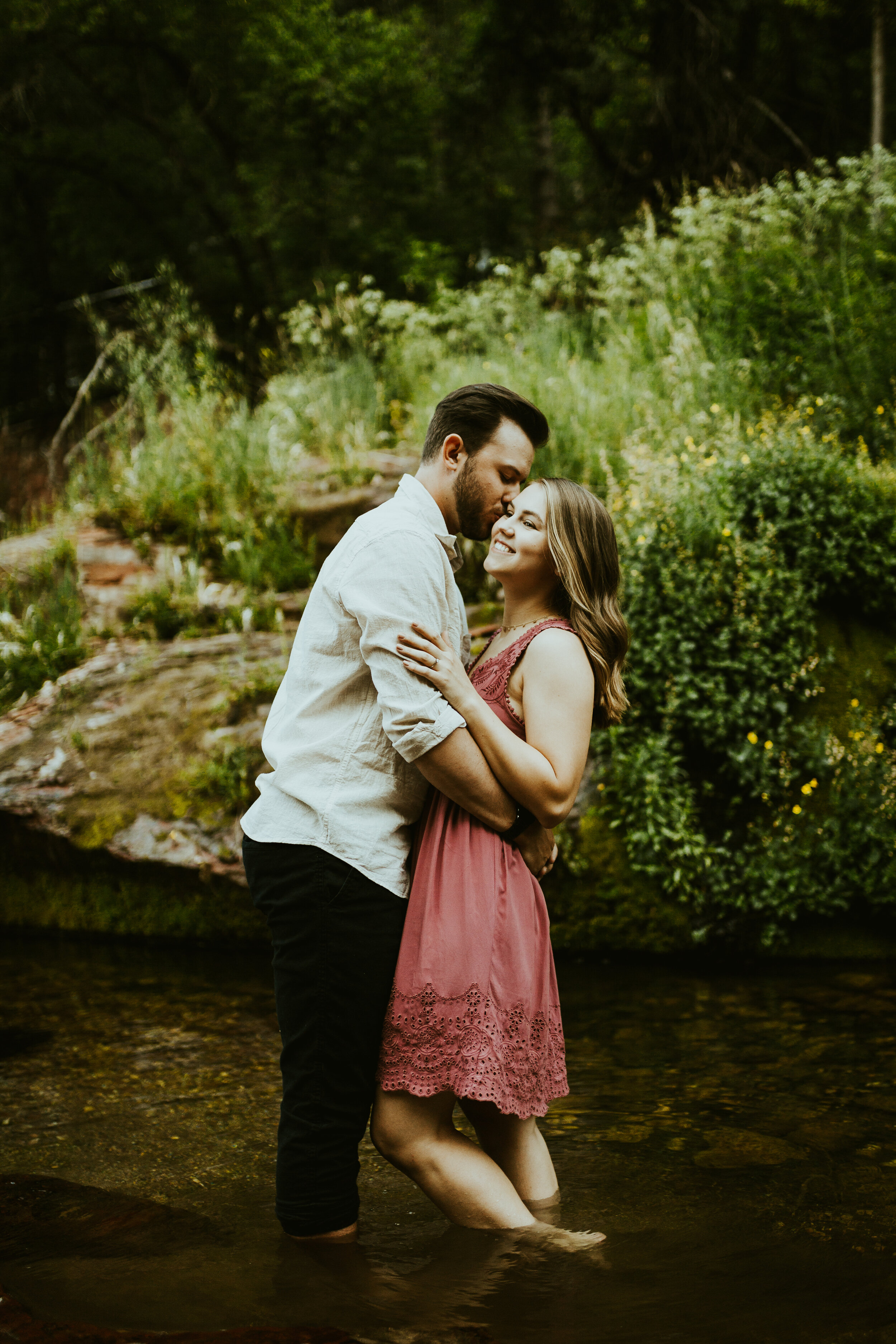 west fork sedona arizona engagement photos outfit inspiration for couples casual summer clothing-2.jpg