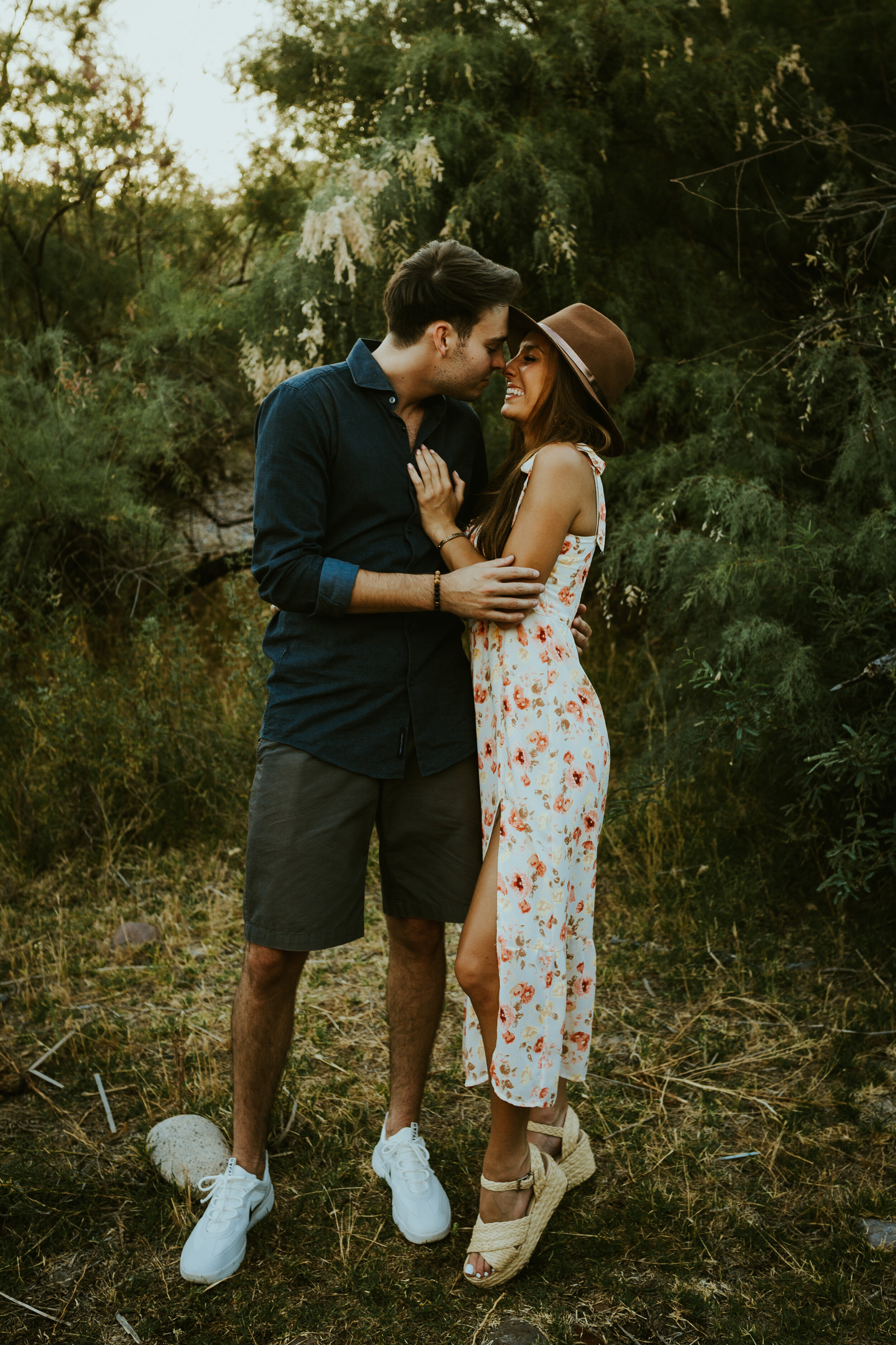 mesa arizona salt river anniversary photos couple summer outfit ideas for engagement photos -1-2.jpg