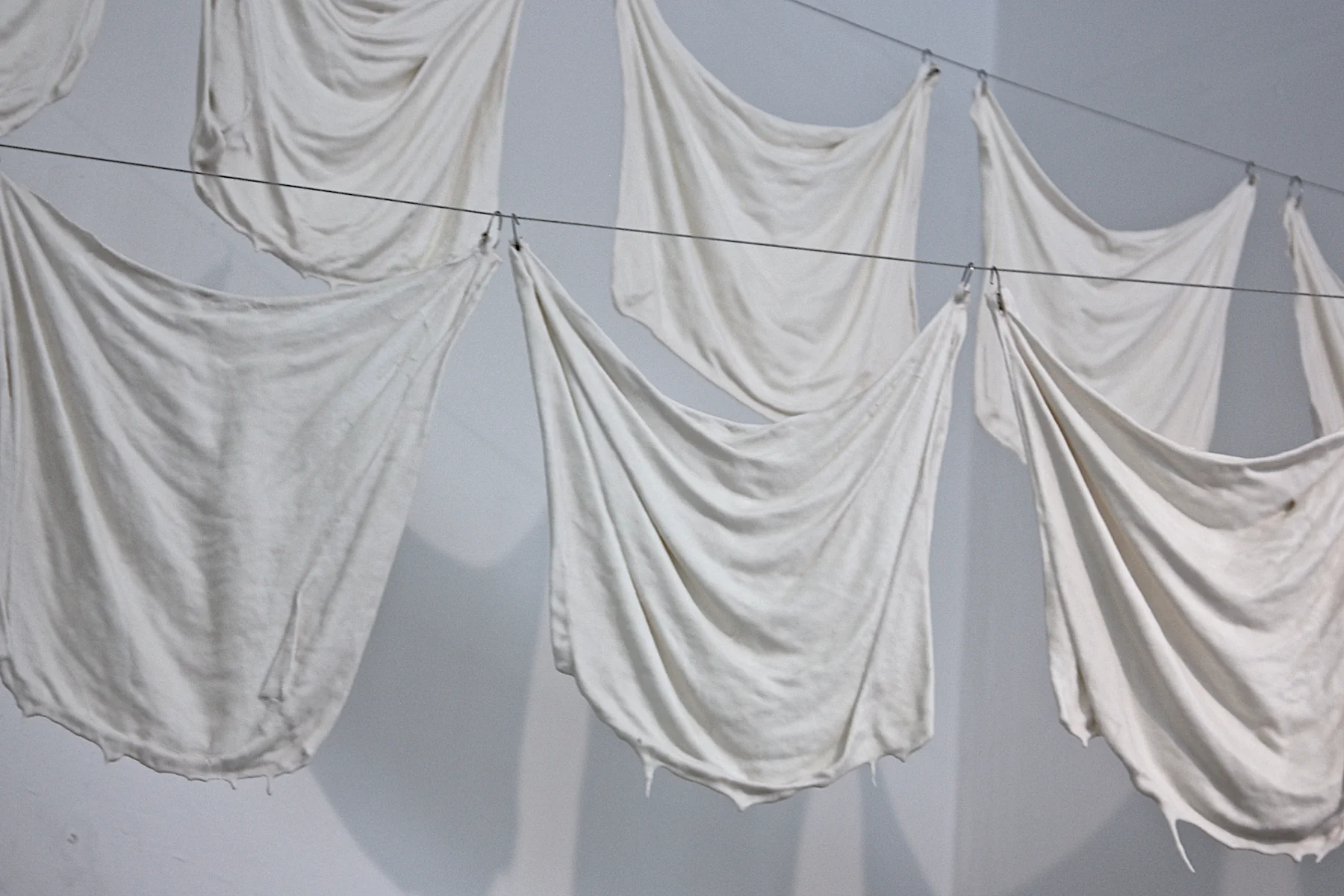 gabrielle-strong-contemporary-sculptural-ceramics-porcelain-rags-2.jpg