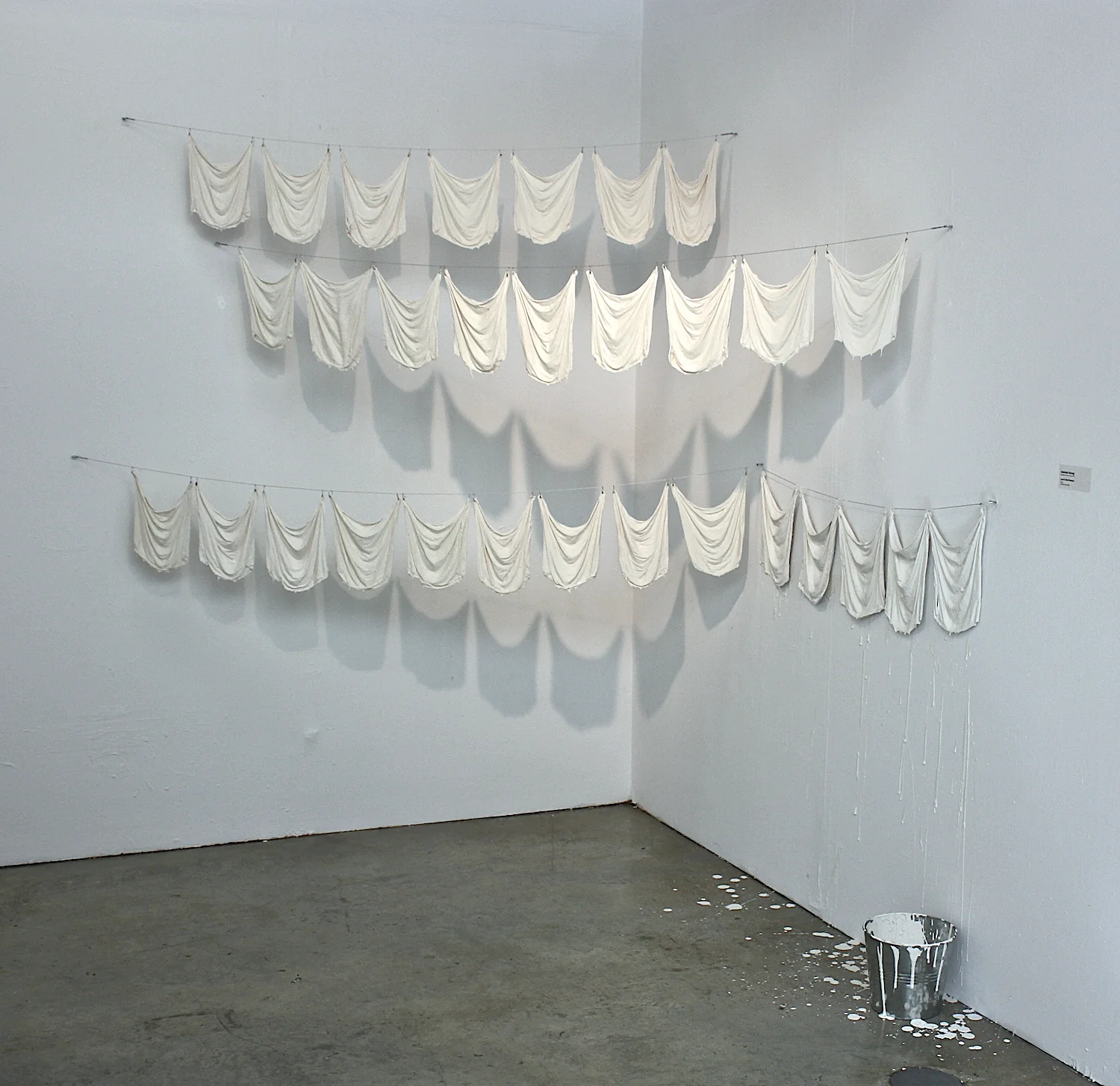 gabrielle-strong-contemporary-sculptural-ceramics-porcelain-rags-1.jpg