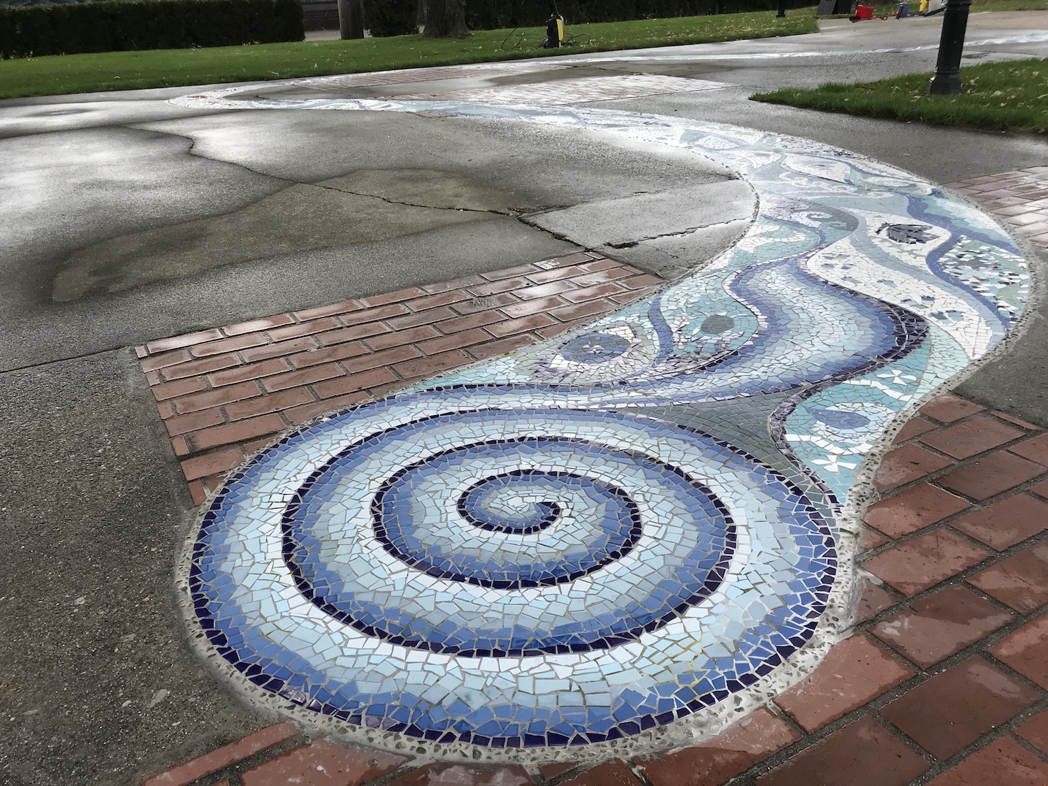 07-gabrielle-strong-public-art-mosaic-river-vernon-spiral.jpeg