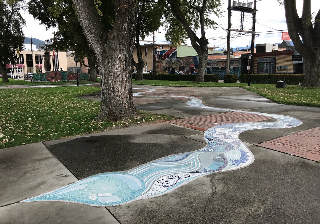 10-gabrielle-strong-public-art-mosaic-river-vernon-water-drop.JPG