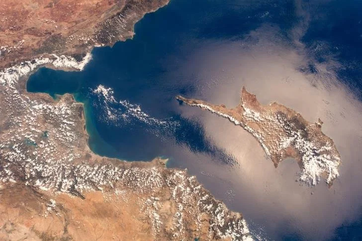 Ανασφαλεια και αντιφασεις: ενας φιλοσοφικος αναστοχασμος