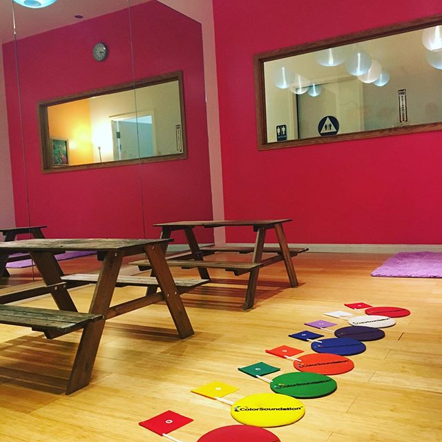 ColorSoundation 
WestHolywood class 
#ZoogaYoga #zoogayogaWestHollywood 
Sundays @9:00-9:45am

#westhollywood #learnmusic #learnmusictheory 
#colorsoundation #colorsoundationla #yoursmusicallystudiola 
#childrenart 
#eylf