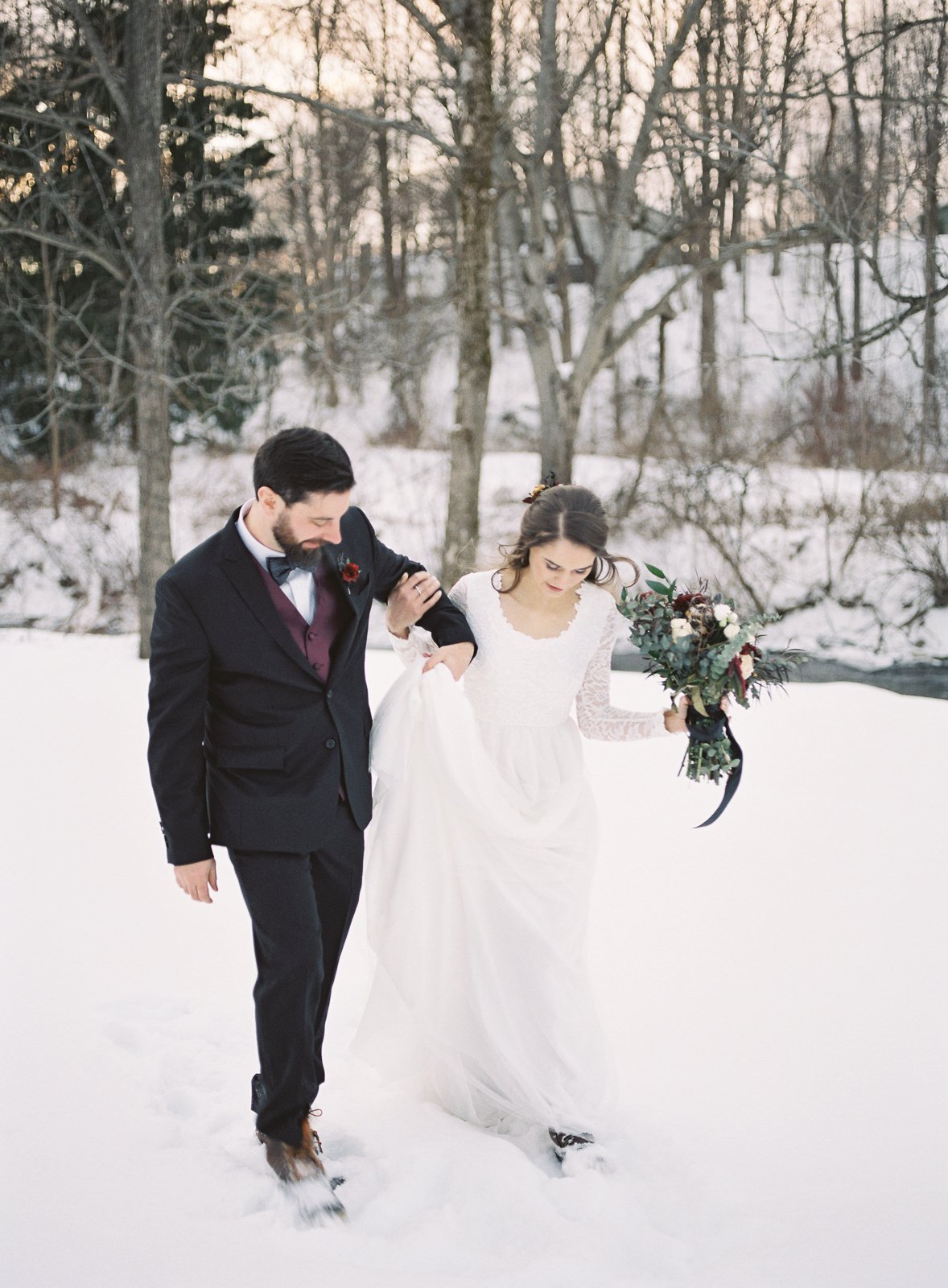 upstate-ny-winter-wedding-film-sinclair-skaneaeatles-42.jpg