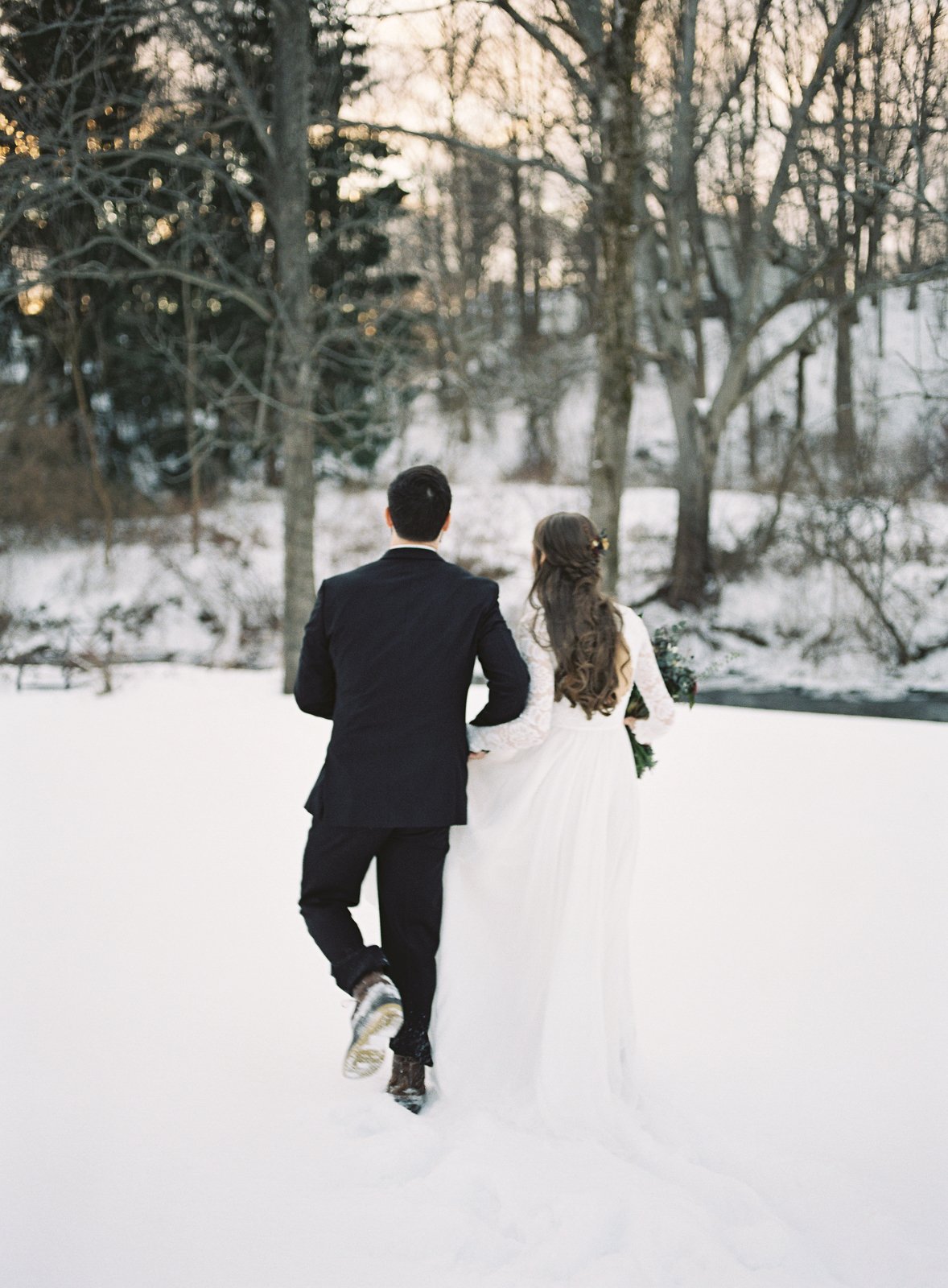 upstate-ny-winter-wedding-film-sinclair-skaneaeatles-41.jpg