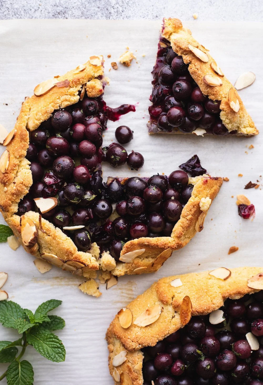 LOW-CARB BLUEBERRY GALETTES WITH MINT