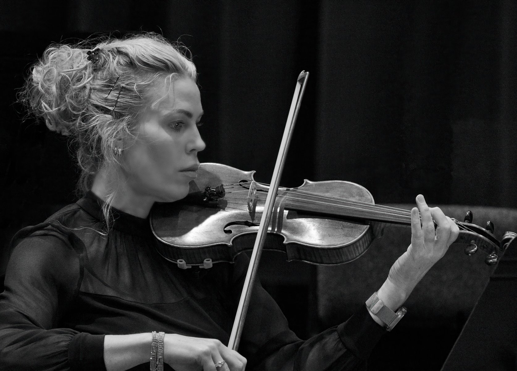 Commended - 5---Lynn-Stephens-Tait---THe-Violinist.jpg