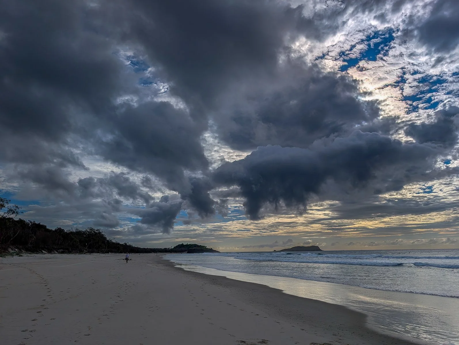 Highly Commended - 6---Bill-Gillespie---The-storm-approaches.jpg