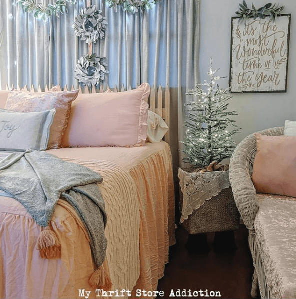 How To Decorate Bedrooms for Christmas 50+ Magical Inspirations for Your Holiday Bedrooms
