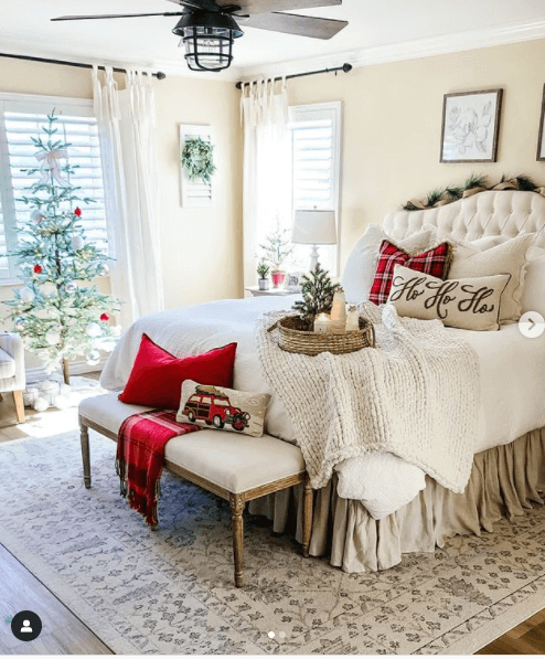 50+ Stunning Christmas Bedroom Decor Ideas You'll Love