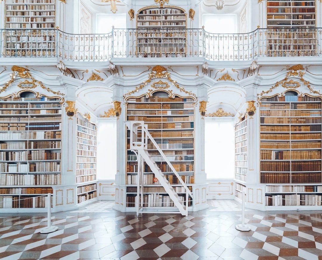 Image and article via @merrative Are libraries getting obsolete? Exploring the glory of beautiful architecture and mecca to smell books as they rust in lost glory.

https://lttr.ai/j0CR
