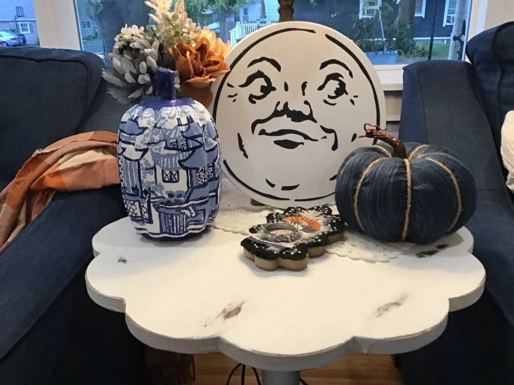 Chinoiserie Pumpkins: Where to Find and Painting Demo
▸ https://bit.ly/DIYBlueAndWhitePumpkin

#FallDecor