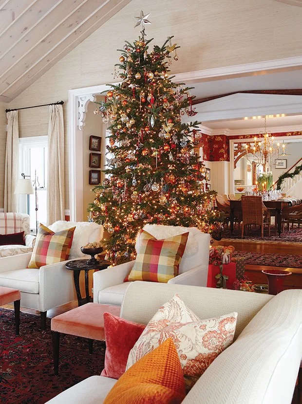 Romantic Christmas Tree Display in Cozy Living Room
