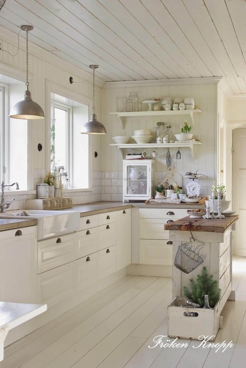 27 Chic French Country Kitchens - Farmhouse Kitchen Style Inspiration
