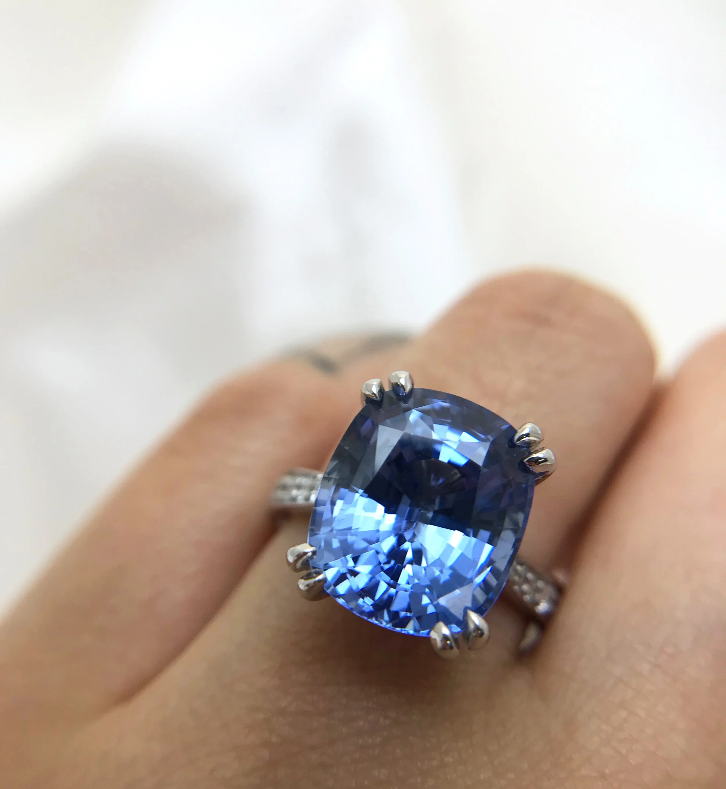 Ceylon Ceylonese Sapphire cushion cut engagement cocktail ring
