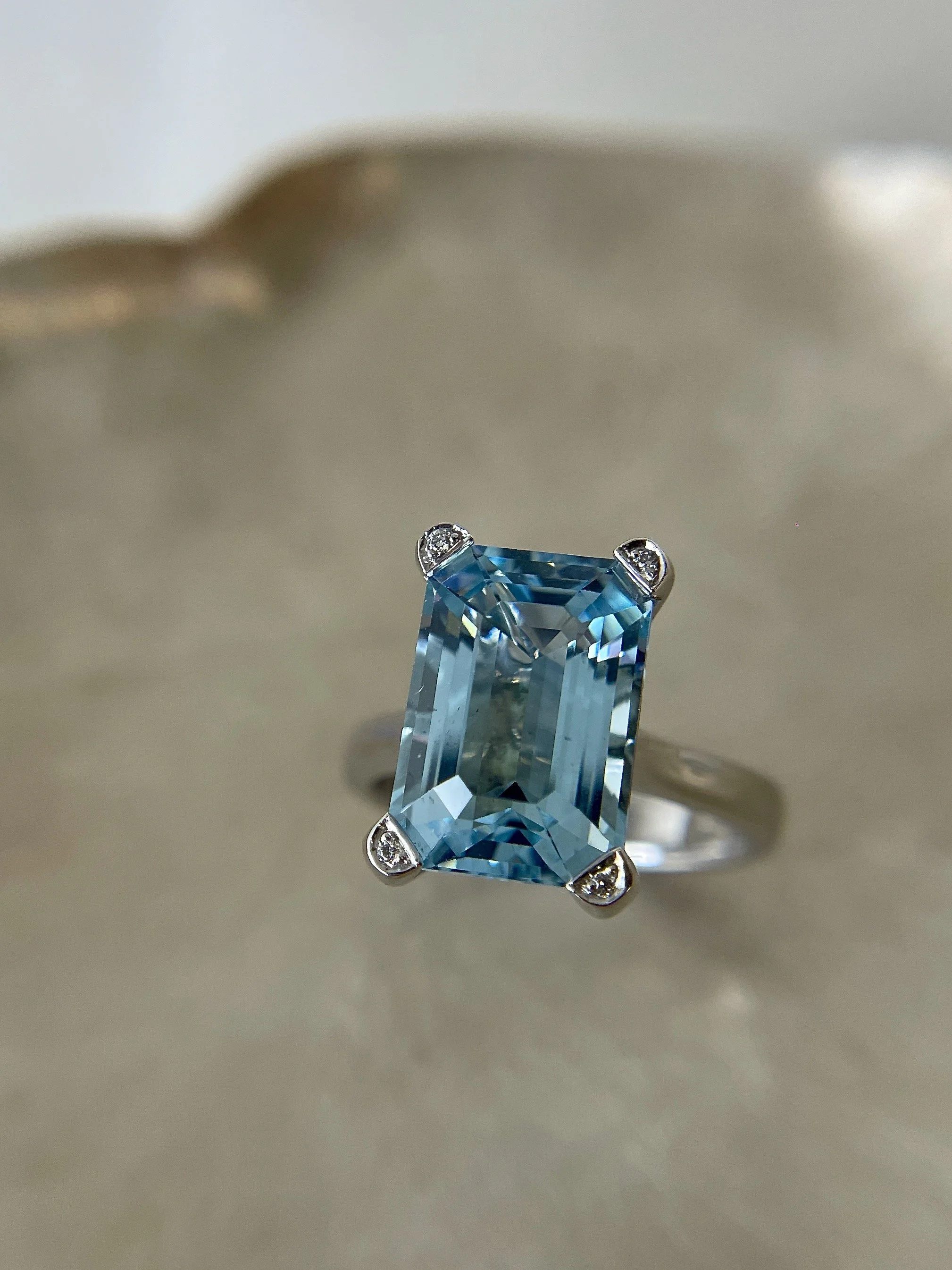 Aquamarine-ring-dia-claws2.jpeg