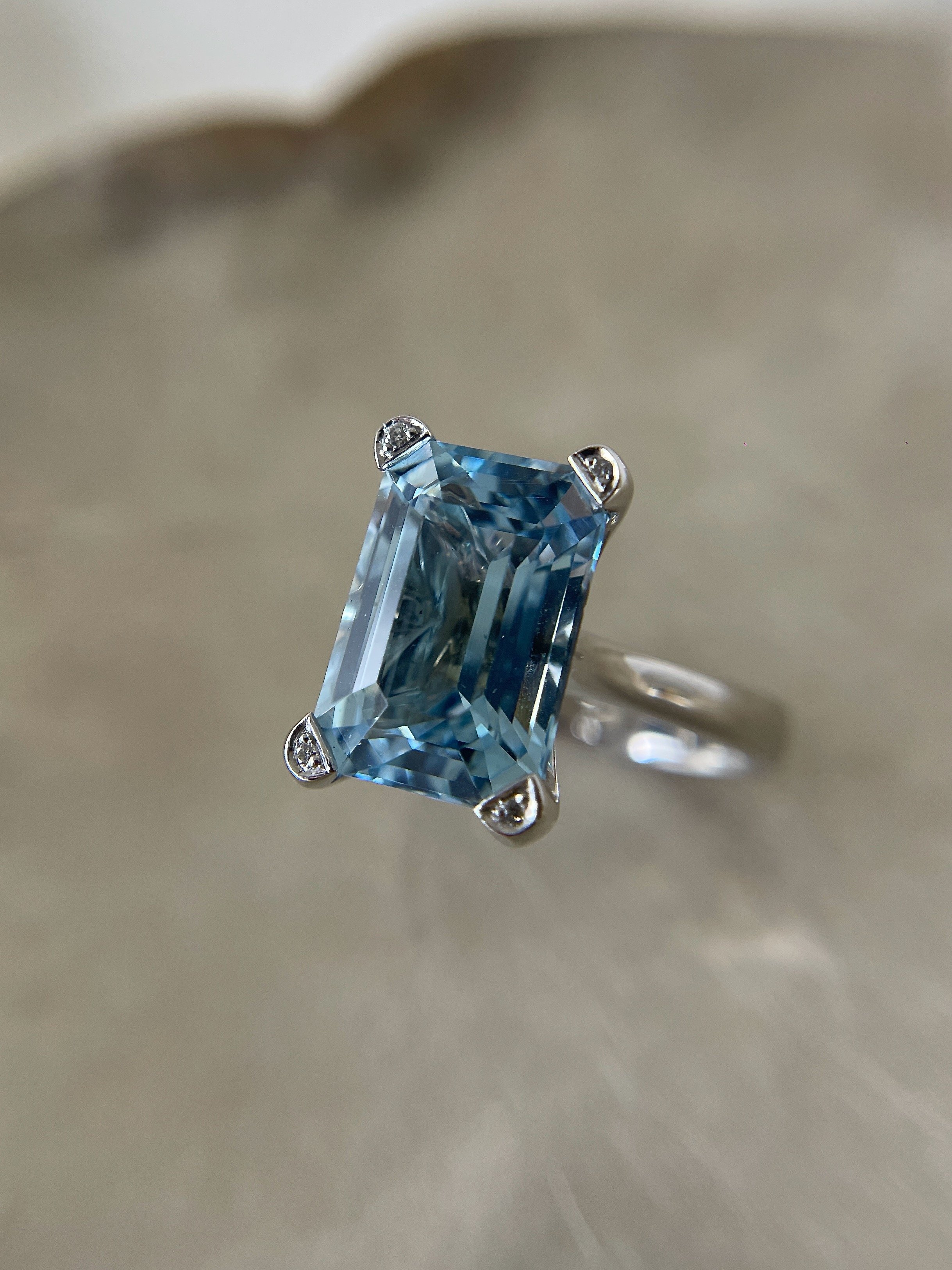 Aquamarine-ring-dia-claws1.jpeg