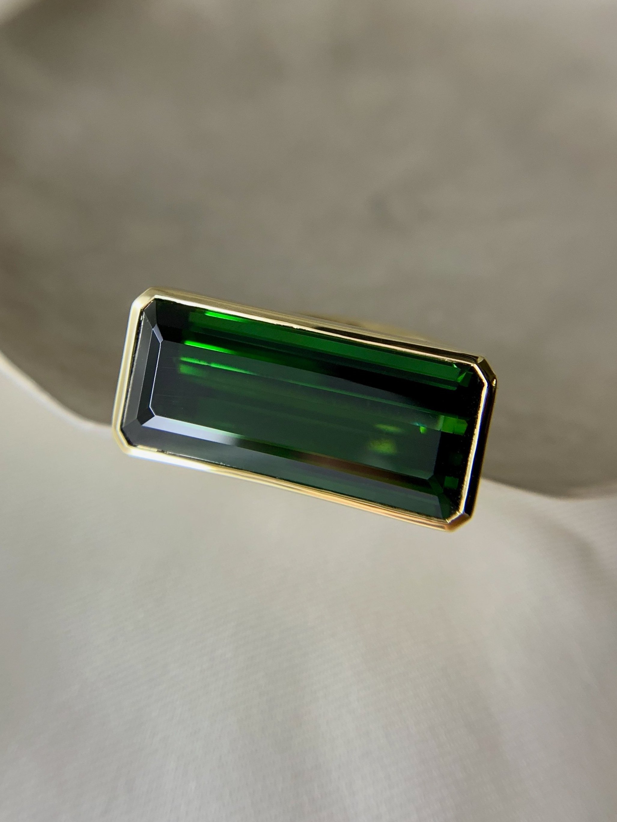 pendulum green tourmaline emerald-cut gold ring