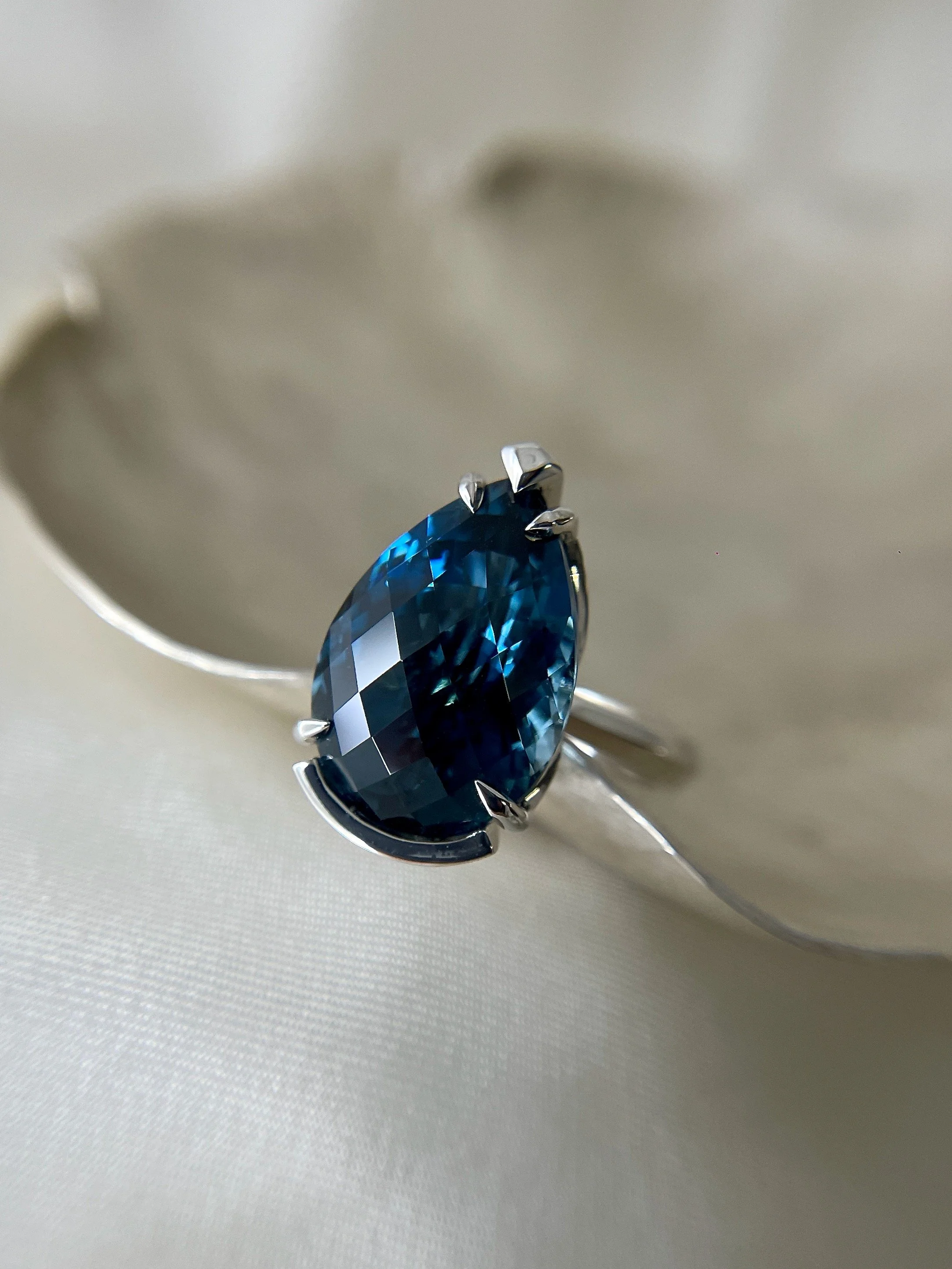 Topaz pear shape ring