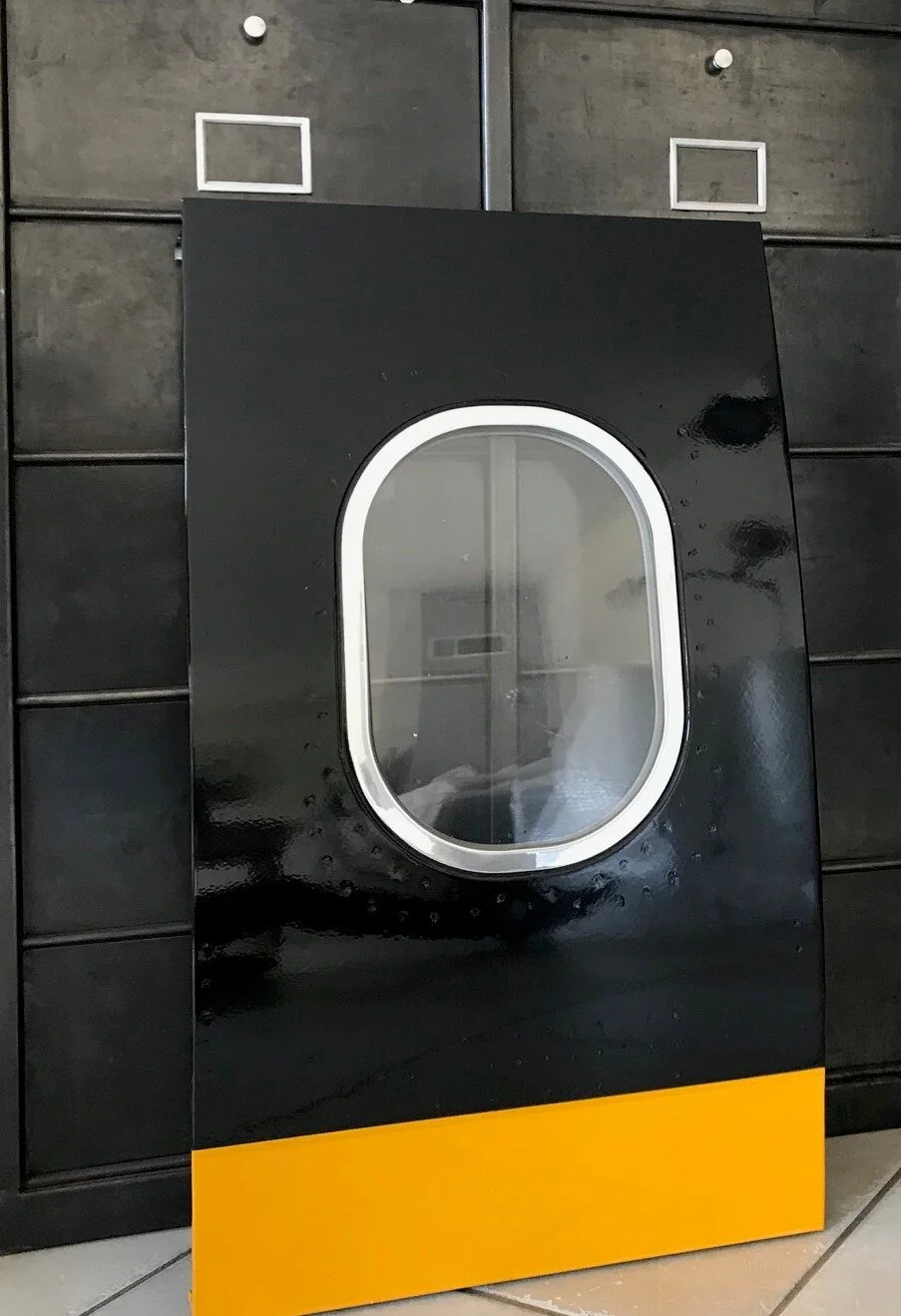 Panneau Avion Fuselage Carlingue 1 Hublot Airbus peint noir/jaune