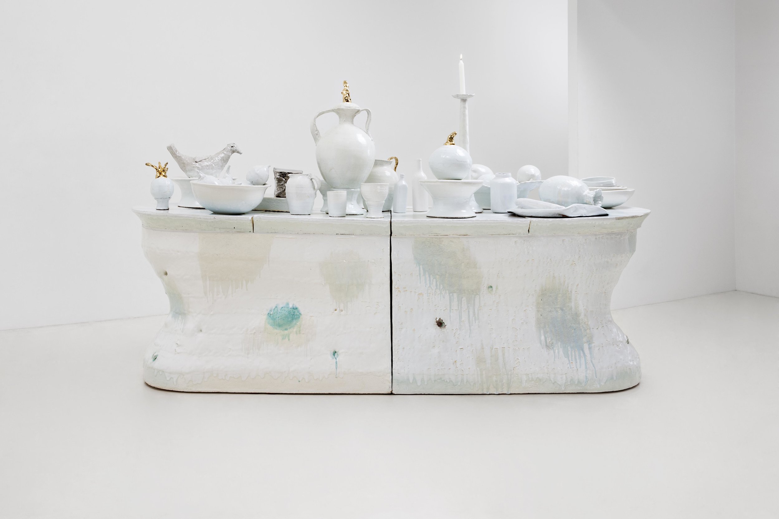 LEE Hun Chung,Bada160111-11,Glazed Ceramic ,276W x 100D x 92H cm,108.7W x 39.4D x 36.2H inch,(Object on the table 77~72H cm),2015 (2).jpg
