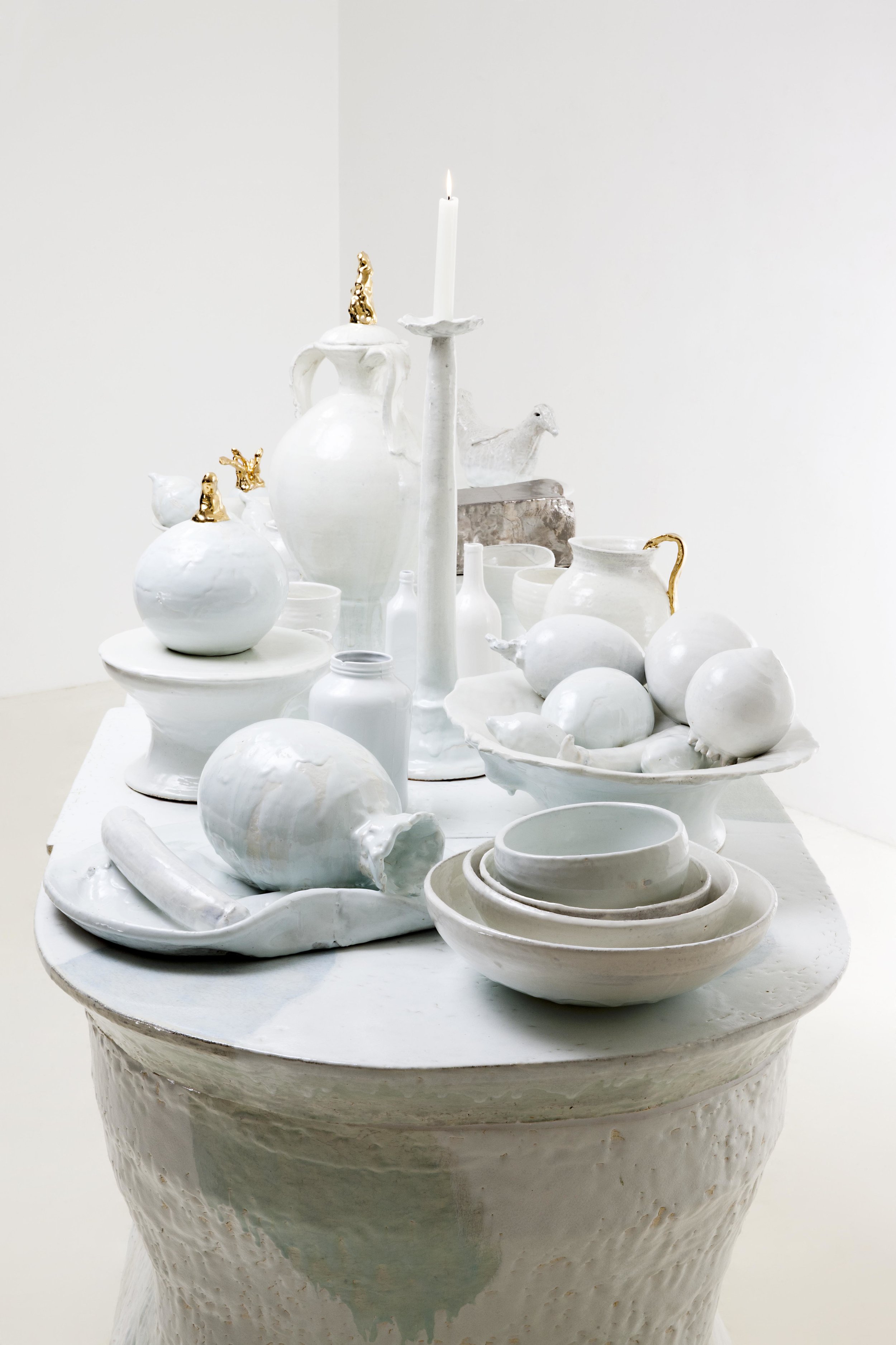 LEE Hun Chung,Bada160111-11,Glazed Ceramic ,276W x 100D x 92H cm,108.7W x 39.4D x 36.2H inch,(Object on the table 77~72H cm),2015 (5).jpg