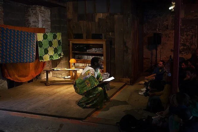 Harraga

&laquo;&nbsp;Ses pas l'ont conduit vers un pays o&ugrave; sa perception de l'autre diff&egrave;re de celle dont il a h&eacute;rit&eacute;. C'est la confrontation de ses convictions &agrave; un monde dans lequel il se sent totalement perdu, d