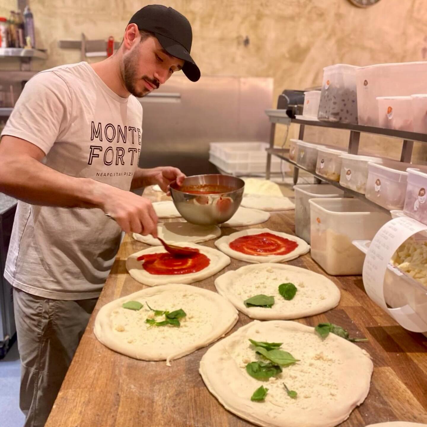 Our Reigate Head Chef, Davide, preparing another big order for local offices and businesses for takeaway this lunchtime 🍕❤️ 

We take takeaway orders for collection on our website, and you can pre order for up to 7 days in advance! 🙏

#takeawayfood