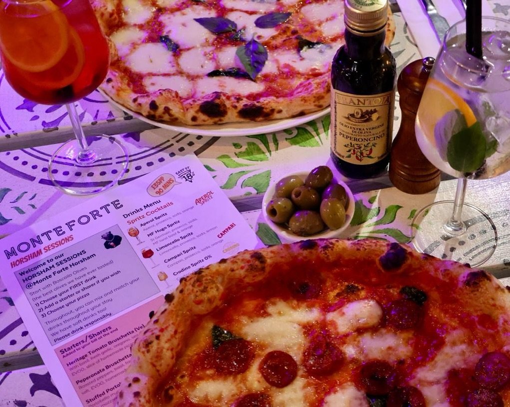 SATURDAY SESSIONS
Exclusive to MF Horsham ๐ฅณ๐ฅ
Next: Saturday 19th April, 2pm
Unlimited pizza. Unlimited drinks. Pure Monte Forte vibes.
Here’s what you get:
๐ All-you-can-eat pizza (served one at a time, fresh from the oven)
๐น Bottomles