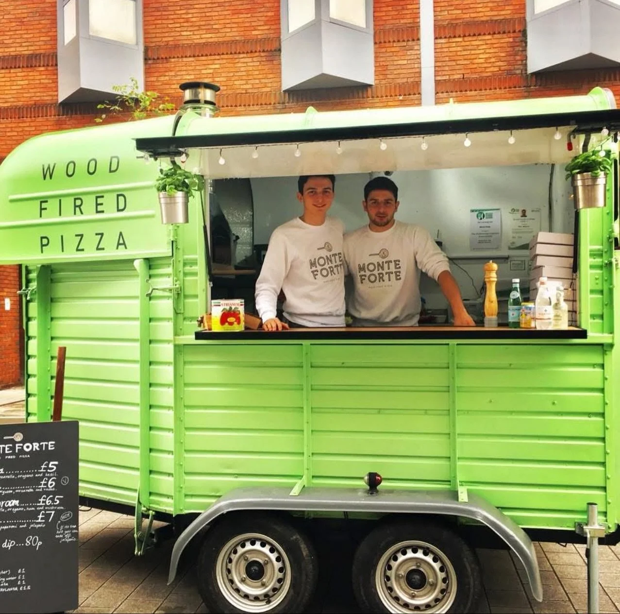 8 years ago today we pitched up at Redhill Market for our very first day on the job ๐
A converted horse box with a pizza oven, and two brothers with a dream, that was the beginning of Monte Forte. We had absolutely no idea what we were in for ๐
S