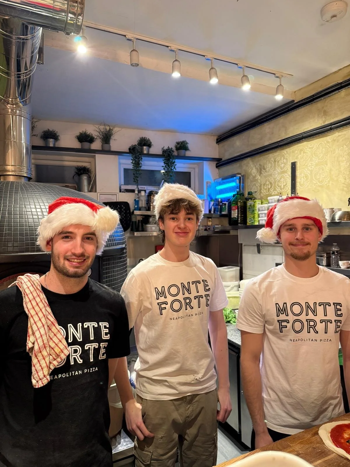 🎄✨ Merry Christmas from all of us at Monte Forte ✨🎄

The lead up to Christmas has been something truly special. Busy services, full tables, laughter, late nights, opening our new restaurant in Dorking this month, and so many familiar faces through 