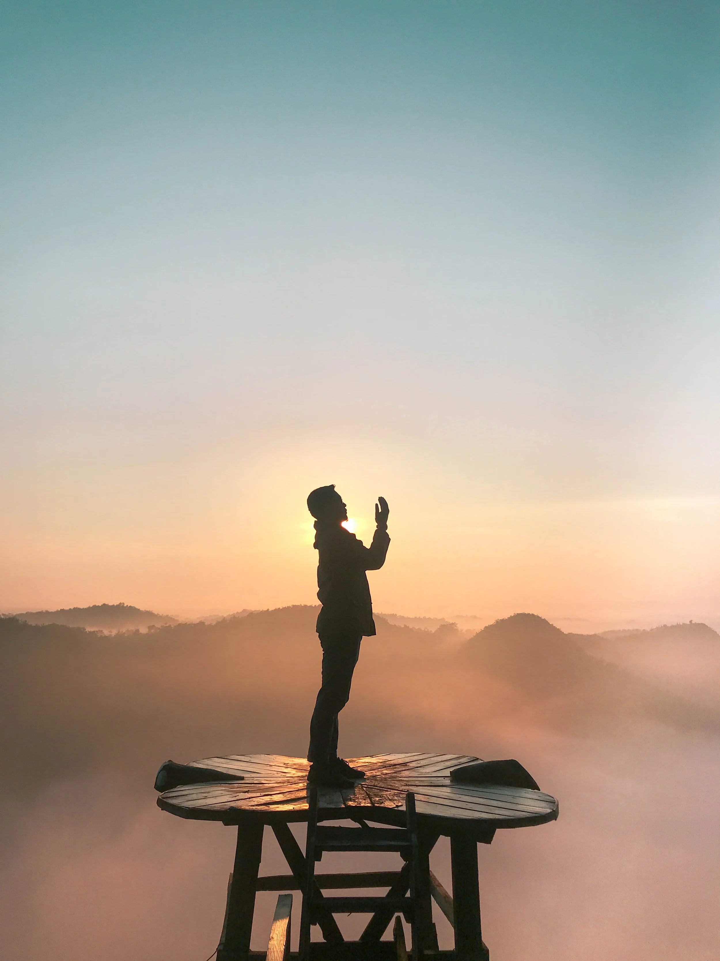 5 Ways to Pray for a Mission Team