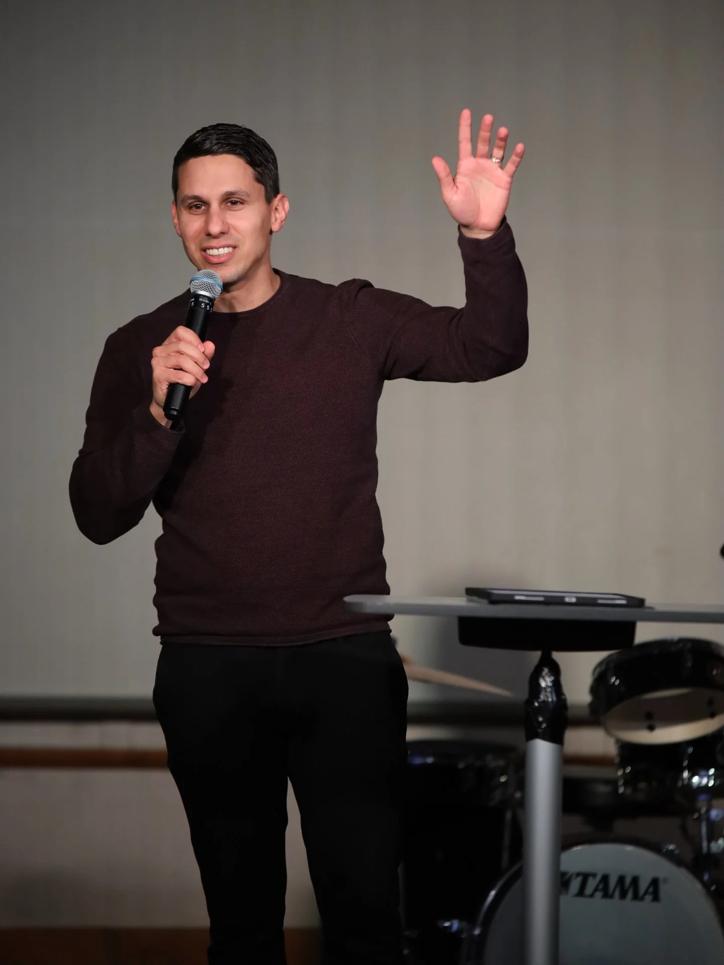 Quelle magnifique c&eacute;l&eacute;bration de No&euml;l ! Merci &agrave; notre cher leader Nathana&euml;l Z&uuml;rcher pour ce beau que tu nous as apport&eacute; ! 

&mdash;&mdash;&mdash;
What a magnificent Christmas celebration! Thank you to our de