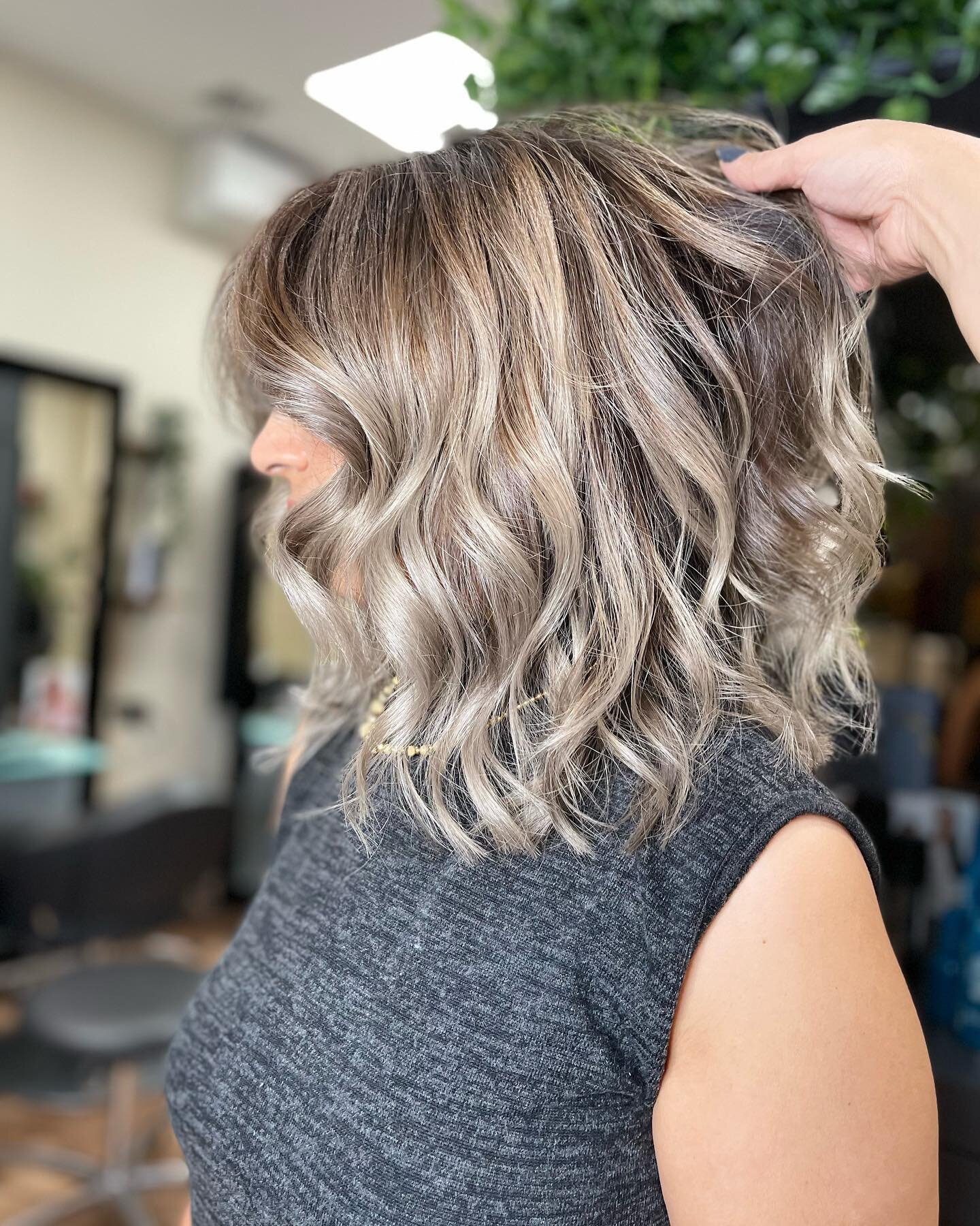 Love how colours can be corrected with love and care! Enjoy your new hair beautiful @surena_maysa 😉⭐️👌🏽🪄
.
.
@bestofbalayage 

#haircolor #hair #haircut #hairstyle #hairstyles #hairstylist #balayage #hairdresser #hairgoals #beauty #blondehair #bl